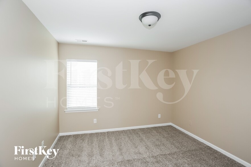 Building Photo - 10203 Fairbourne Ct