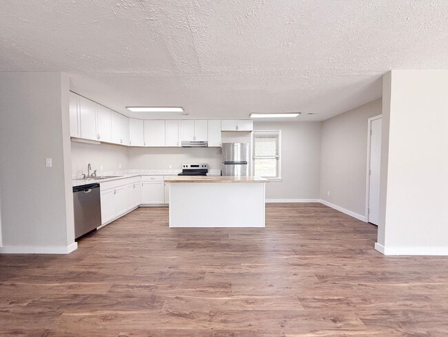 Building Photo - Newly Renovated 3-Bedroom Home with Fenced Backyard and Covered Patio in Cookeville