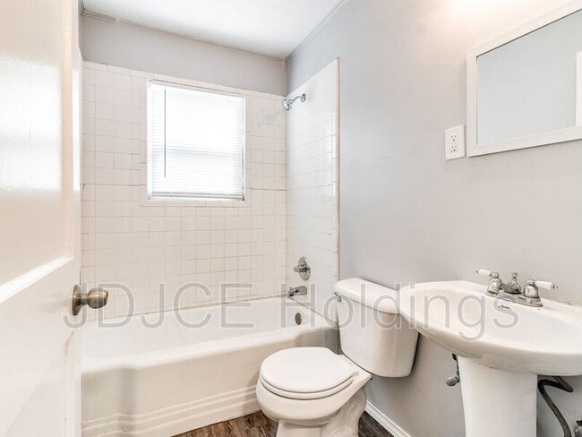 Building Photo - 536 E Northrup Dr