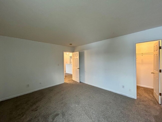 Building Photo - Charming 3-Bedroom, 2.5-Bath Home with Lof...