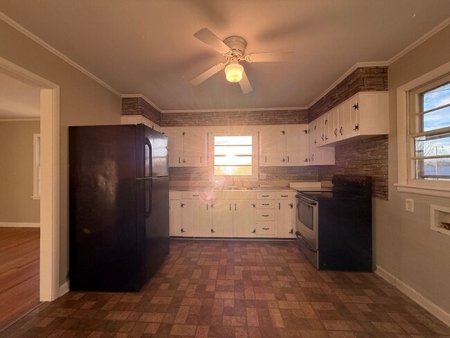 Building Photo - 3 Bedroom 1 Bathroom Home located in Greeneville, TN