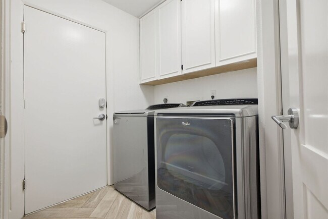 Building Photo - 2915 Quail Oak St