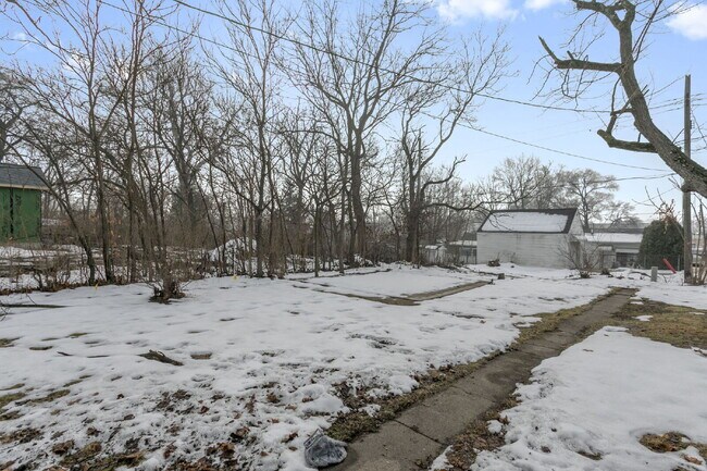 Building Photo - 1308 Kinyon St