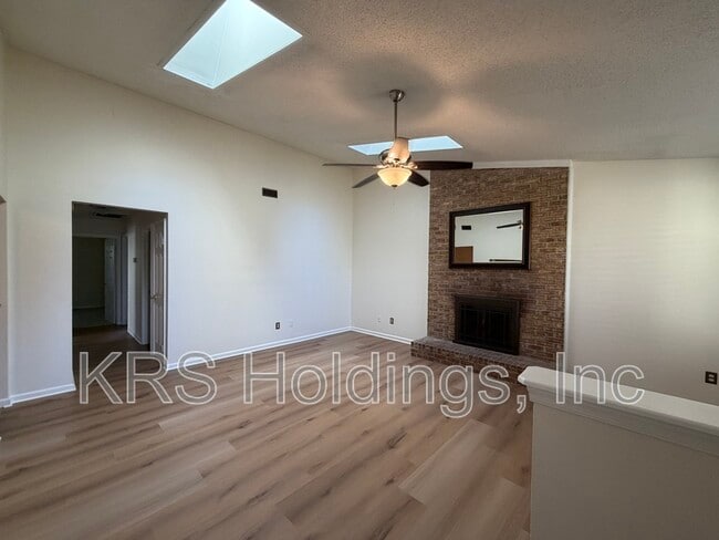 Building Photo - 1620 Boles Pl