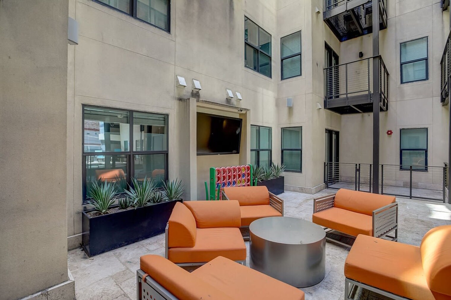 Building Photo - 800 W 26th St