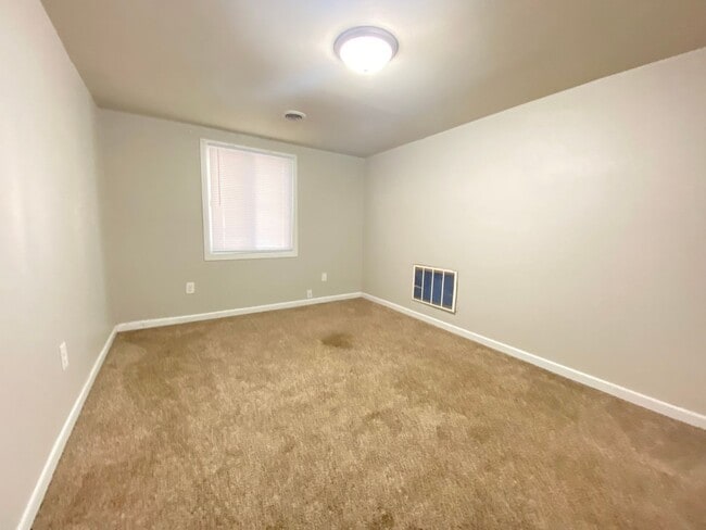 Building Photo - 3 Bedroom Home In Chesterton