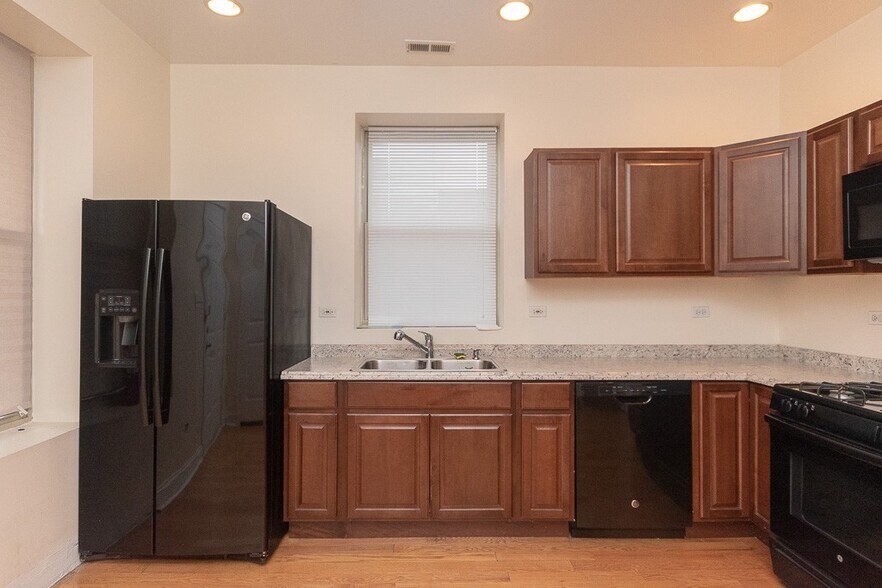 Building Photo - 2537 N Kildare Ave