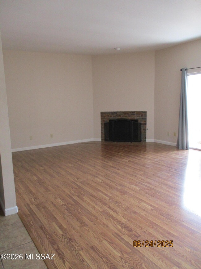 Building Photo - 8134 E Daniella Ln