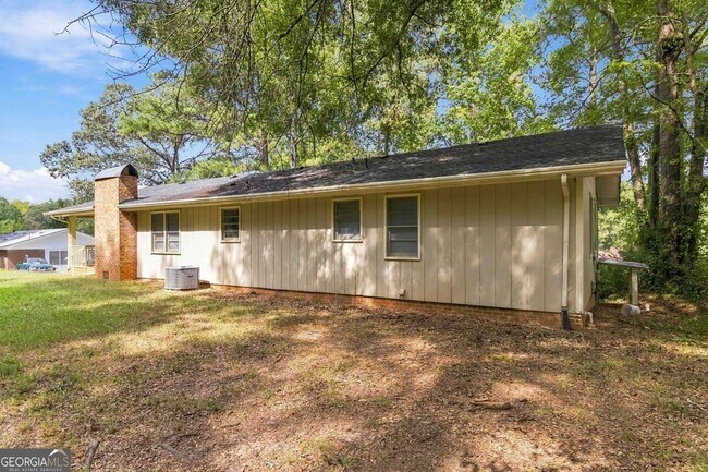 Building Photo - 9169 Lakeview Dr SW