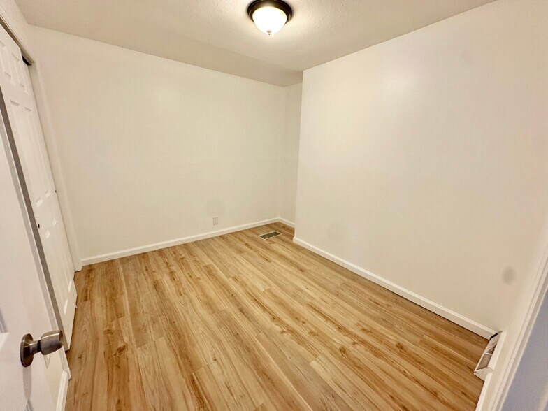 Building Photo - 114 Melini Ave