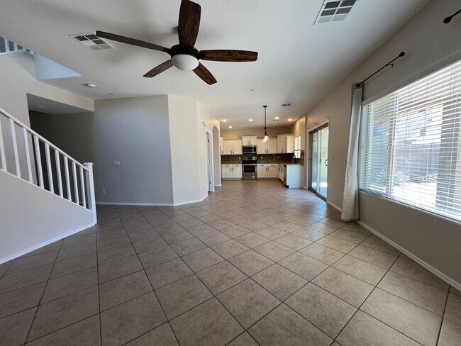 Building Photo - Fabulous Gilbert Location near San Tan Mall