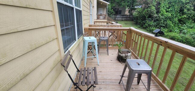 Building Photo - CLOSE TO CAMPUS 3/3 w/ Washer/Dryer, Stainless Appliances, Lawn Maintenance Included, & More! $18...