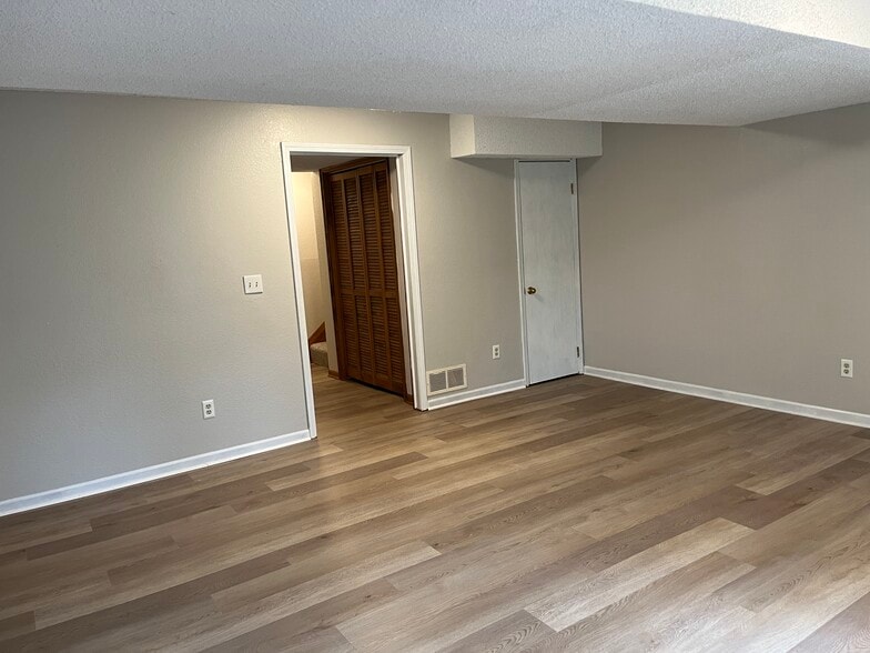 Building Photo - 6432 Pflumm Rd