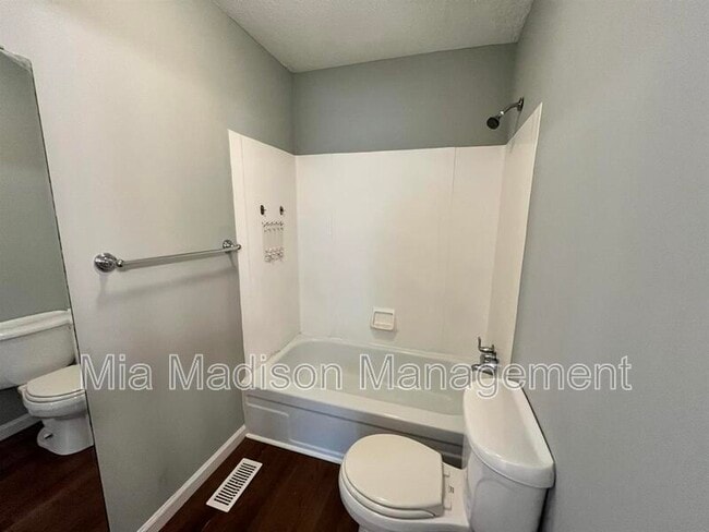 Building Photo - 527 Tibet Ave