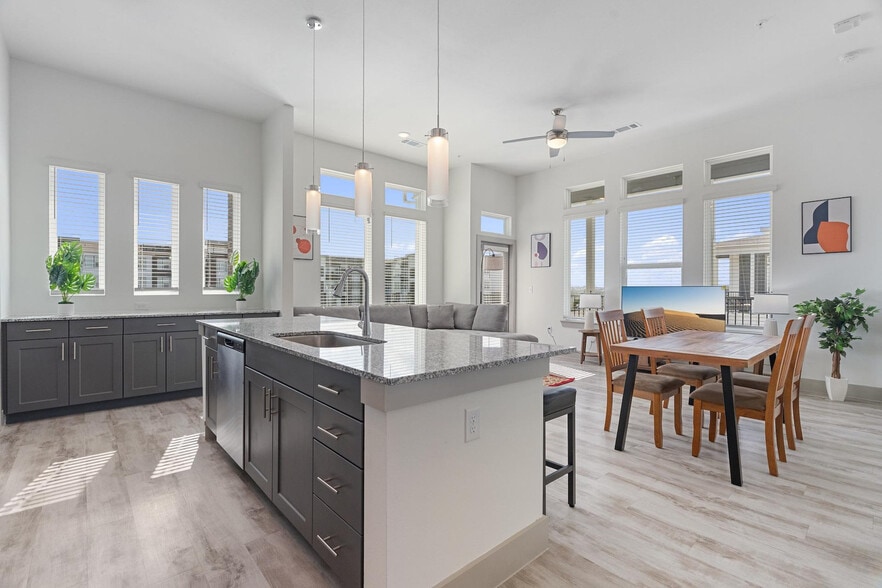 Building Photo - 12100 1/2 Ferrystone Glen Drive-SI FL4-ID1240337P