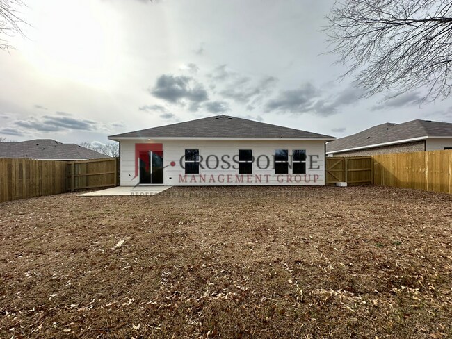 Building Photo - 4 Bedroom 2 Bath in Whitehouse ISD!
