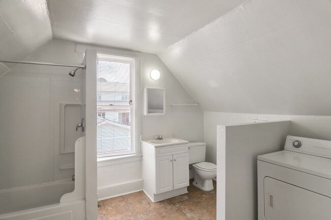 Building Photo - "Charming 1-Bedroom Retreat with Gleaming ...