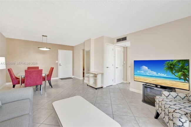 Building Photo - 3113 S Ocean Dr