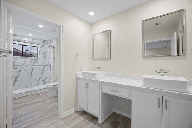 Building Photo - 2668 Bering Dr