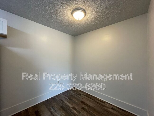 Building Photo - 1005 Shilo St