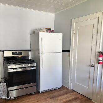 Building Photo - 2121 Burdett Ave