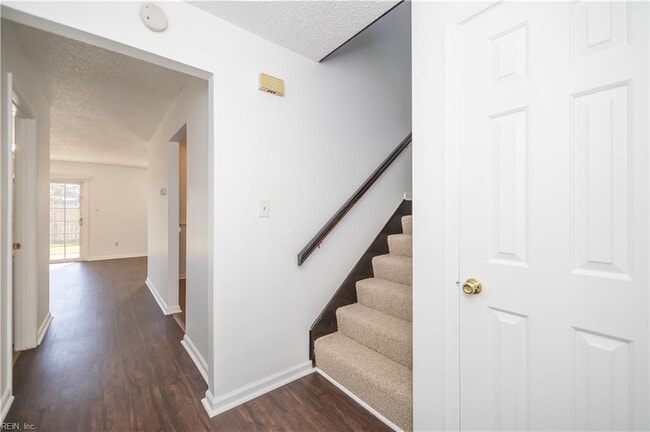 Building Photo - 908 Vincent Ct