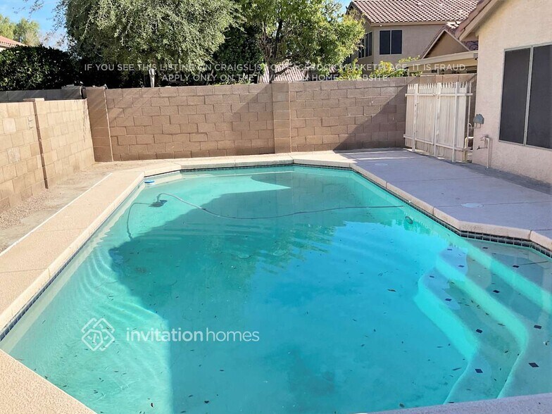 Building Photo - 526 W Princeton Ave