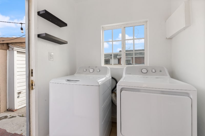 Building Photo - 2521 W California St