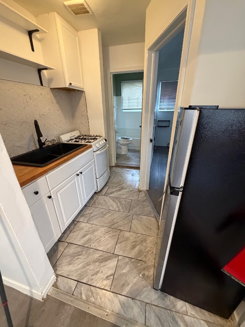 Building Photo - 15236 Tireman Ave