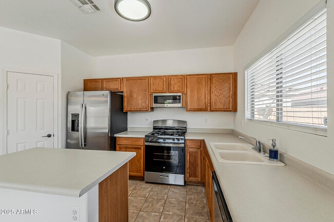 Building Photo - 2286 E Peach Tree Dr