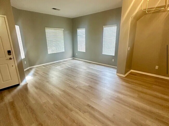 Building Photo - 32358 Gardenvail Dr