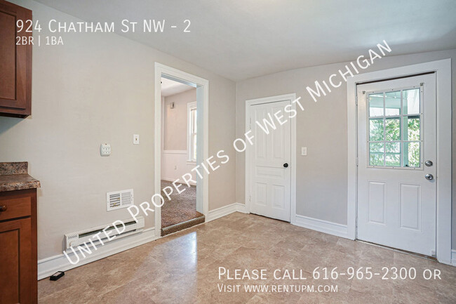 Building Photo - Tours Estimated to Begin 12/9 | 2 Bed 1 Ba...