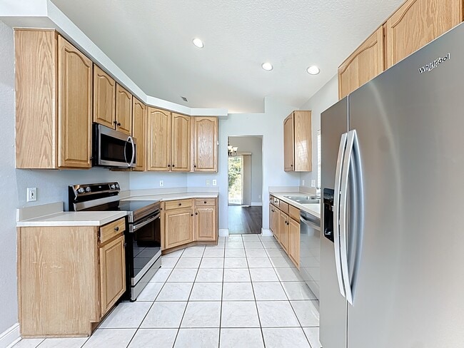 Building Photo - 3235 Falcon Point Dr