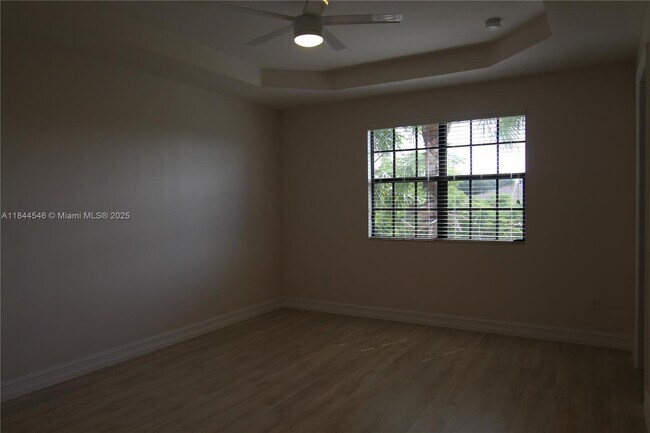 Building Photo - 130 Riverwalk Cir E