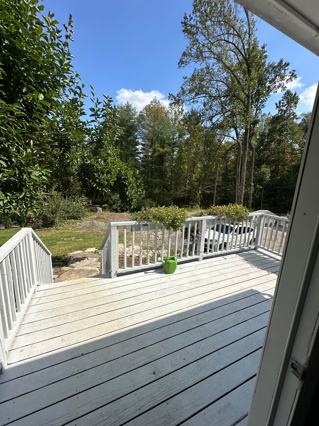 Building Photo - 20 Eastview Dr