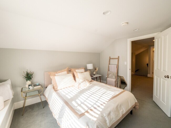 Building Photo - 38 Troy Ln