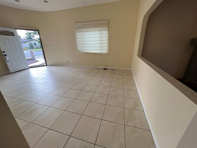 Building Photo - SILVER SPUR EXECUTED FAMILY HOME