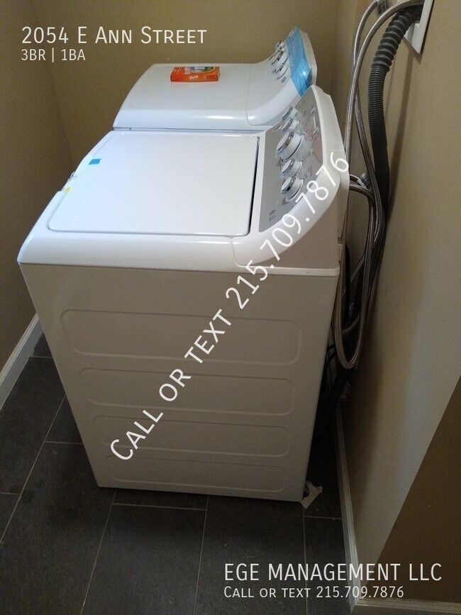 Building Photo - 2054 Ann St