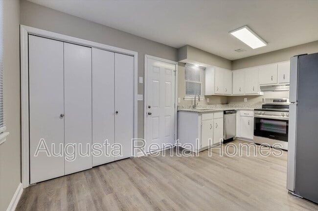 Building Photo - 316 W Buena Vista Ave