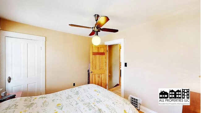 Building Photo - 3286 Meade St