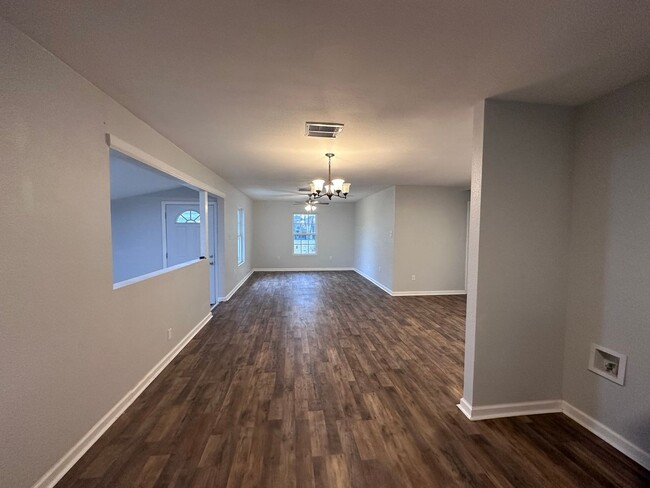 Building Photo - Remodeled 3/1!