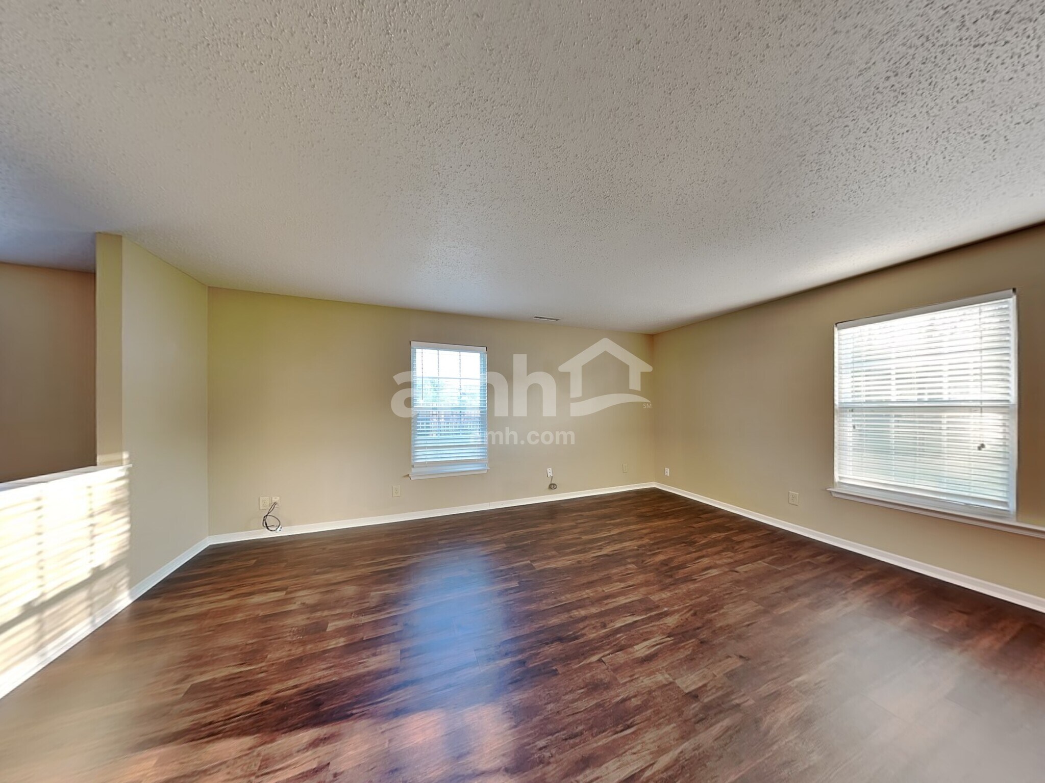 Building Photo - 10621 Inspiration Dr