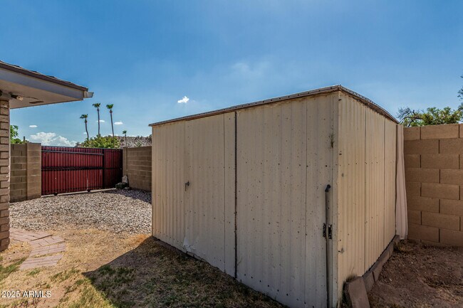 Building Photo - 9048 E Grandview St