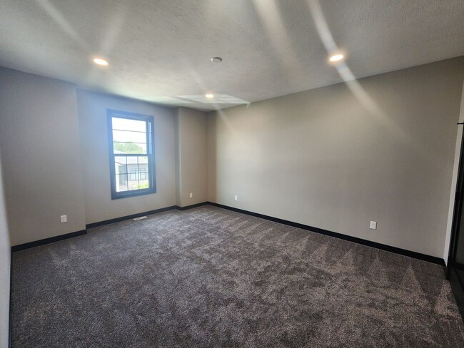 Building Photo - Brand New Townhomes!