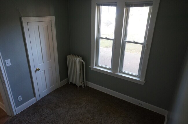 Building Photo - 1127 E 3rd St