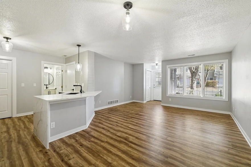 Building Photo - 811 Burr Oaks Dr