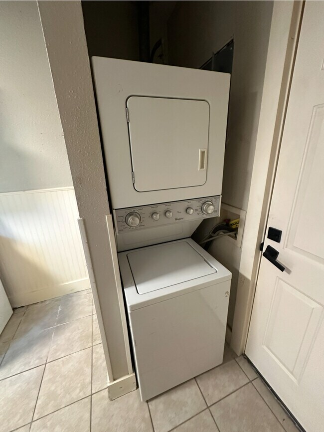 Building Photo - 2406 West Lovers Lane