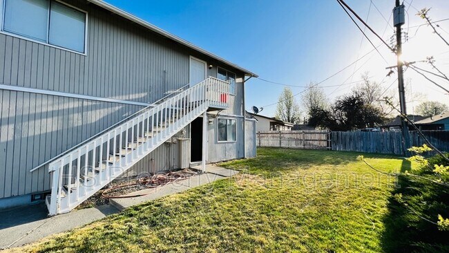 Building Photo - 409 Benham St
