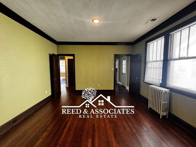 Building Photo - Spacious: 3 Bedroom in Midtown!