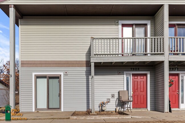 Building Photo - 3 bedroom Townhome in Inver Grove Heights